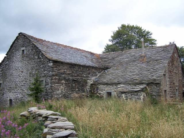Moins d'un hectare T4 VENDU   CHAUDEYROLLES RARE Moins d'un hectare 4 VENDU   CHAUDEYROLLES Haute-Loire RARE