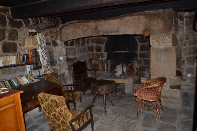 Maison forte Campagne du Chambon-Mazet St Voy Ancienne ferme fortifiée de 1765. Beaucoup de charme. Maison forte Campagne du Chambon-Mazet St Voy Le Mazet Saint Voy Ancienne ferme fortifiée de 1765. Beaucoup de charme.