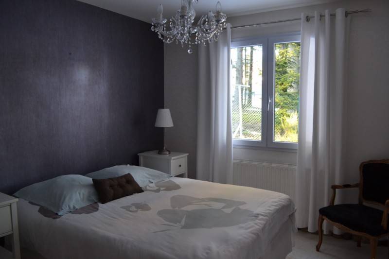 Maison de village T7 Le Chambon sur Lignon Construction récente TBE et fonctionnelle. Terrain 2900m² arboré.
