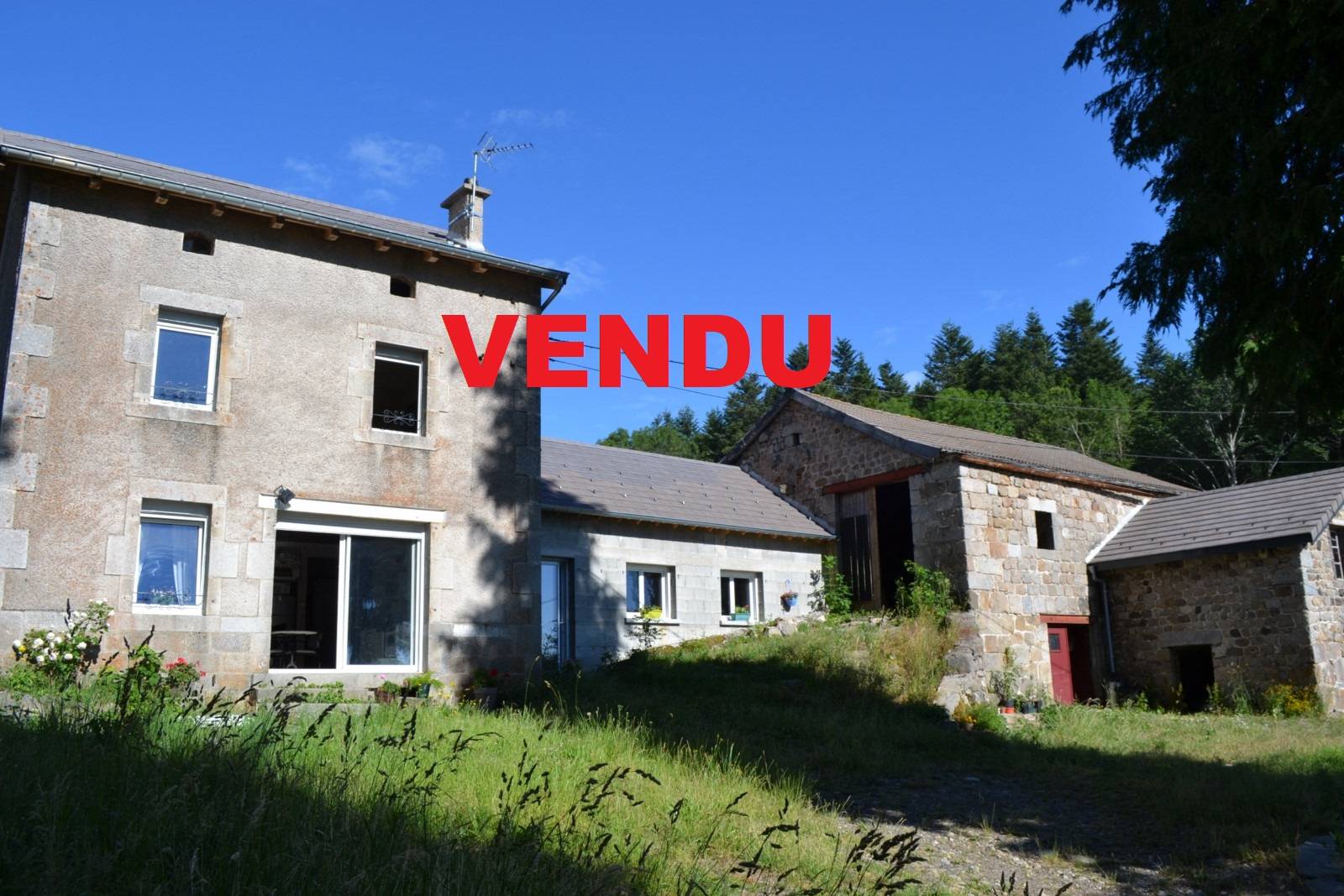 En campagne du Mazet, avec 2.7 ha de terrain et bois