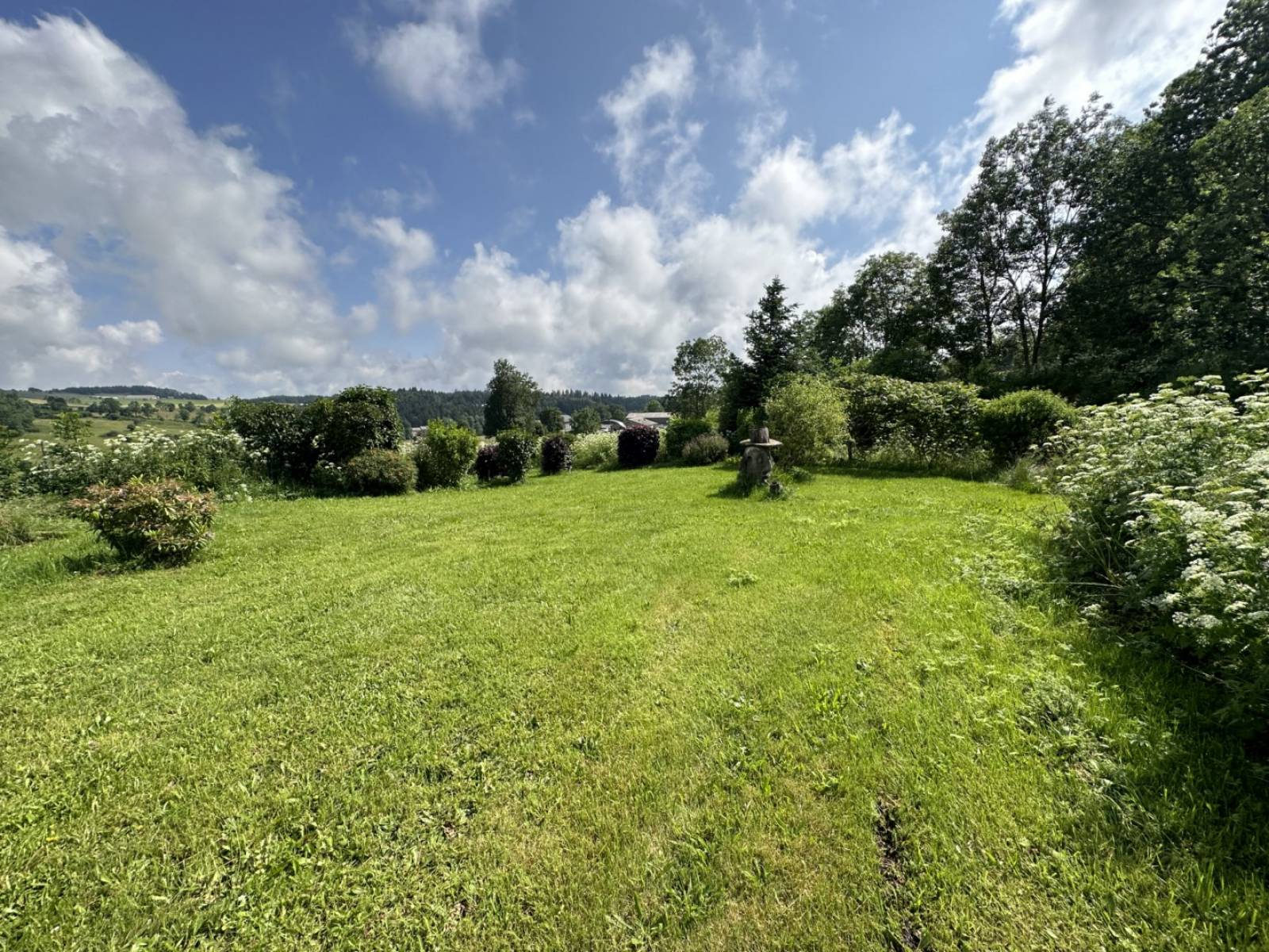 Corps de ferme sur 9 000 m² de terrain en campagne des Vastres