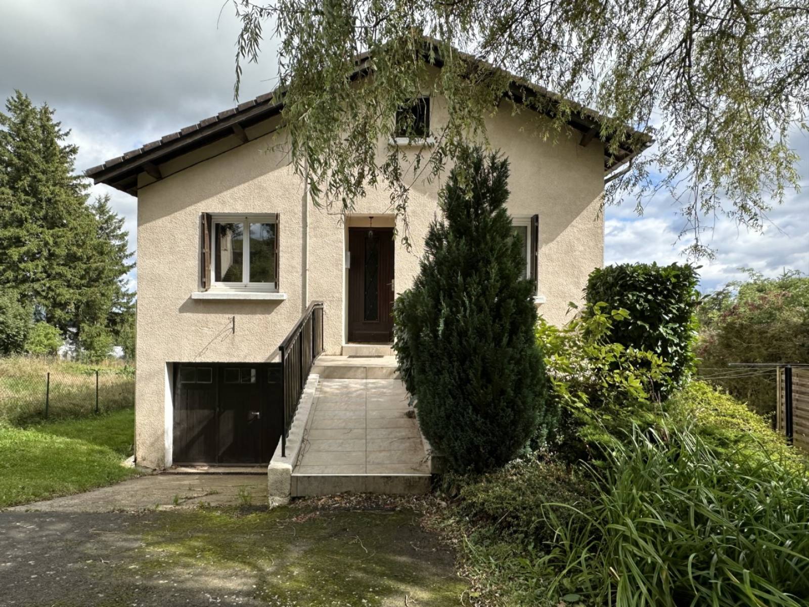 Maison à rafraichir avec jardin à Fay sur Lignon