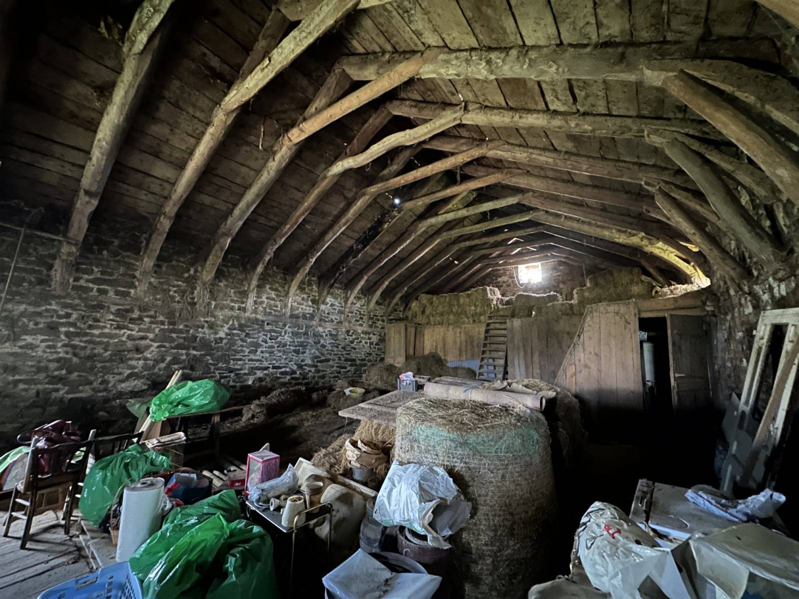 Ferme à rénover sur plus d'1,7 Ha à Araules