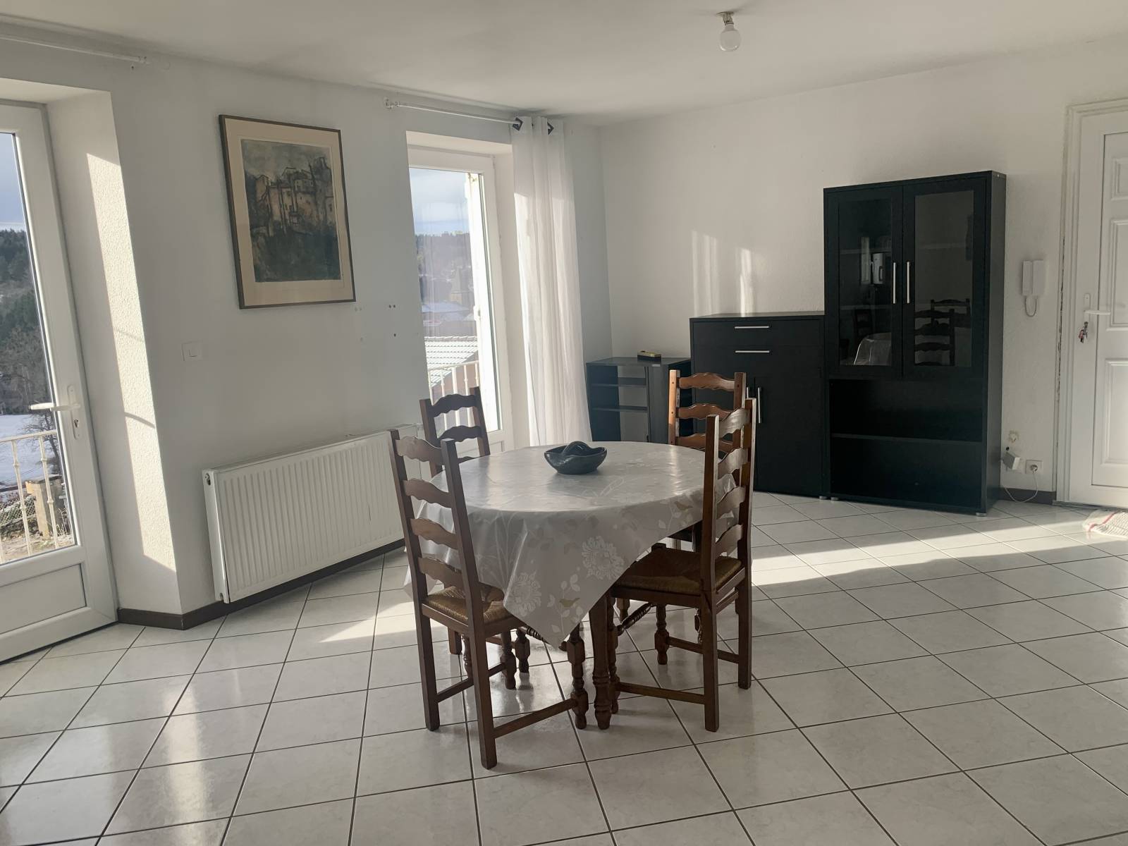 Appartement T3 Le Chambon sur Lignon centre.  Appartement rénové en Rez De Chaussée.