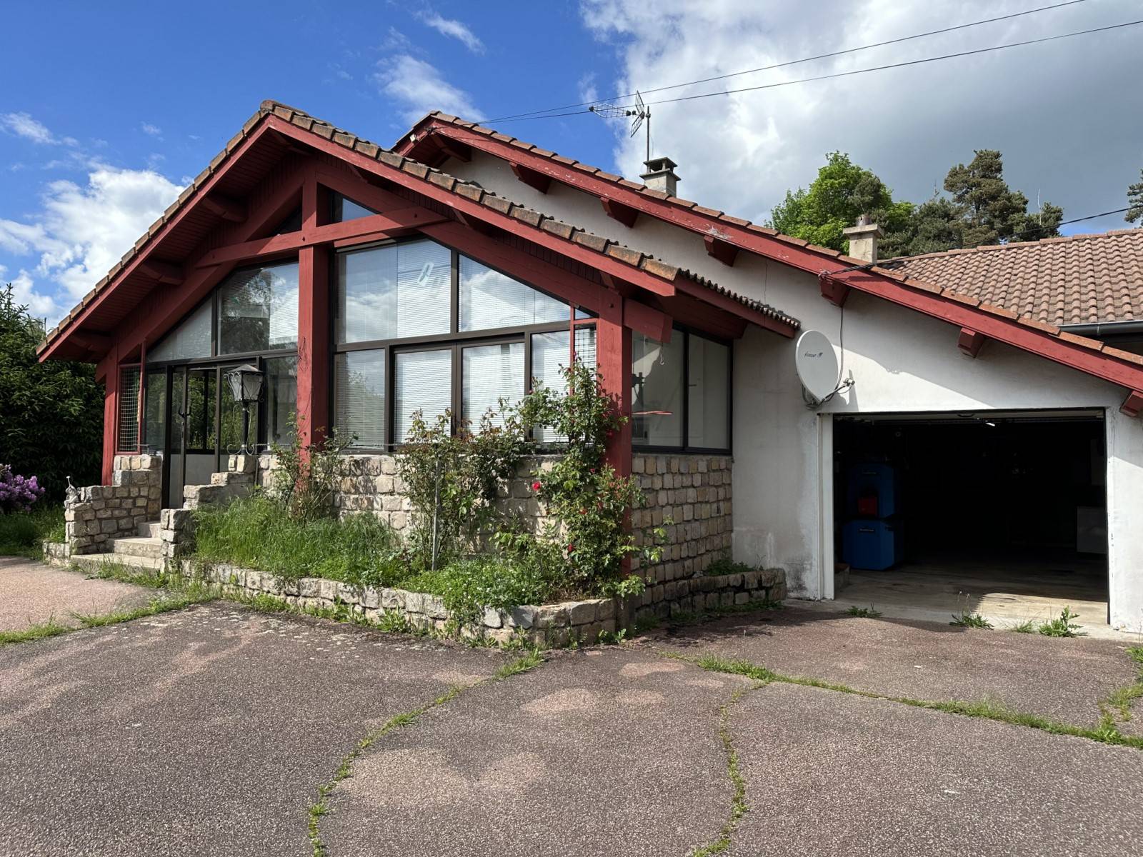 Maison à rafraichir avec dépendances sur Tence