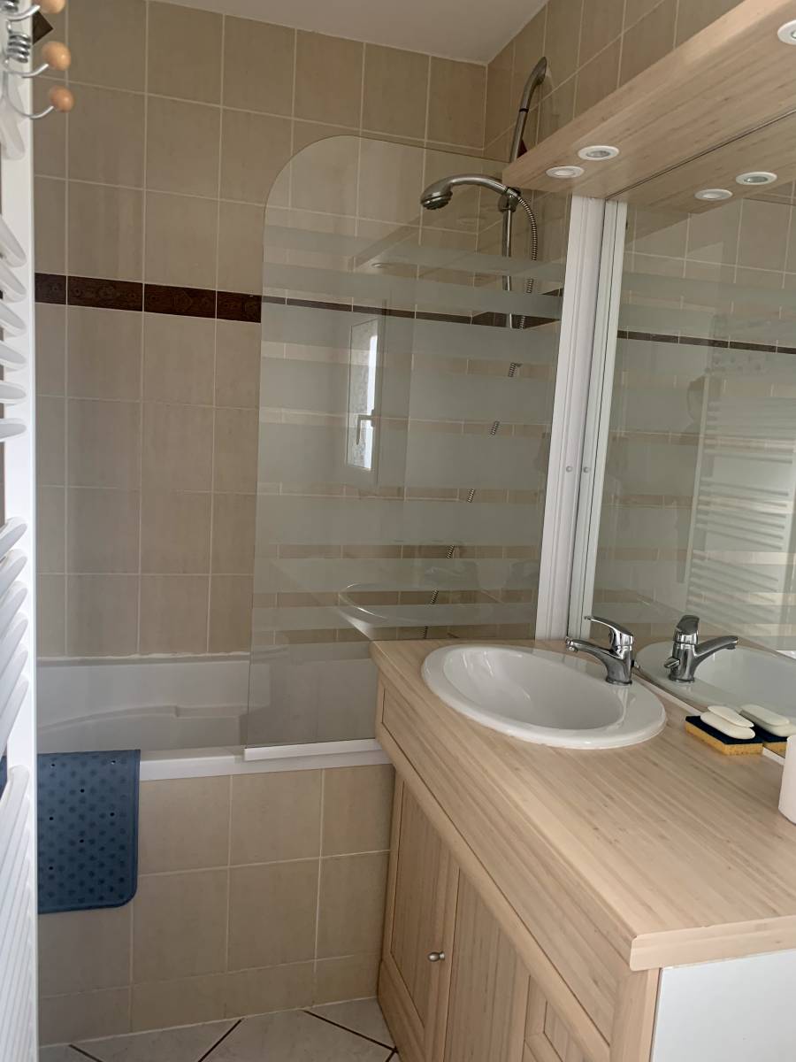 Appartement T3 Le Chambon sur Lignon centre.  Appartement rénové en Rez De Chaussée.