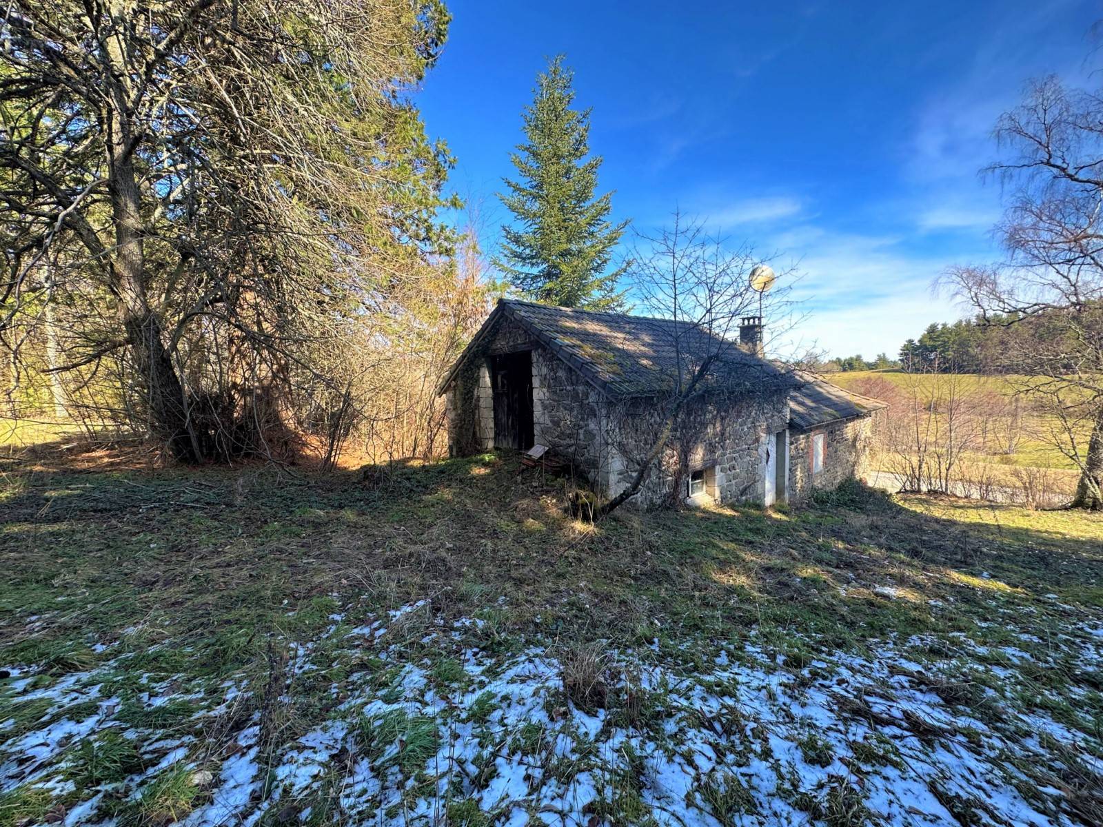 Maisons à rénover sur 11 900m² au Mazet St Voy