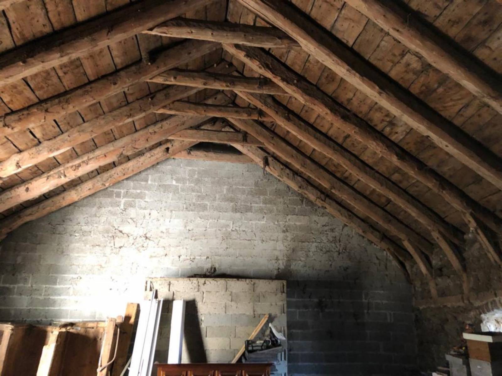Ferme mitoyenne dans hameau aux Vastres
