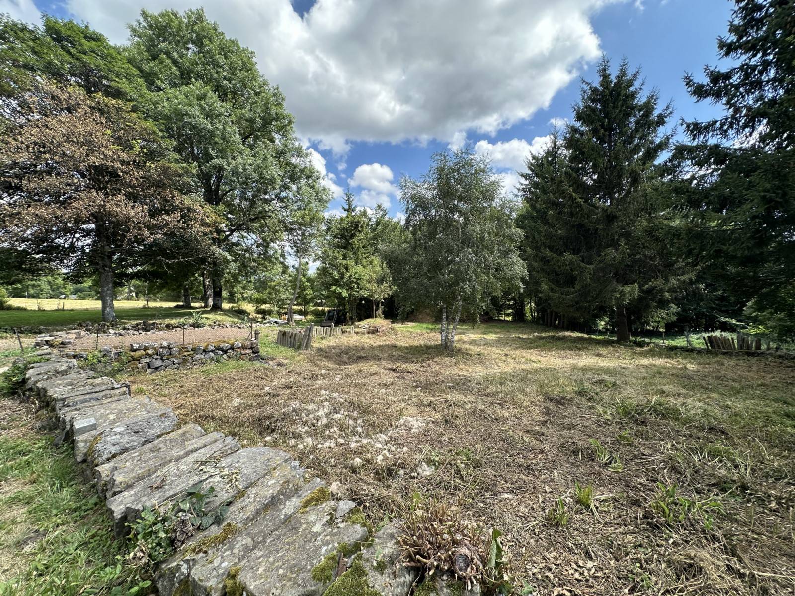 Ferme dans un hameau isolé à Champclause