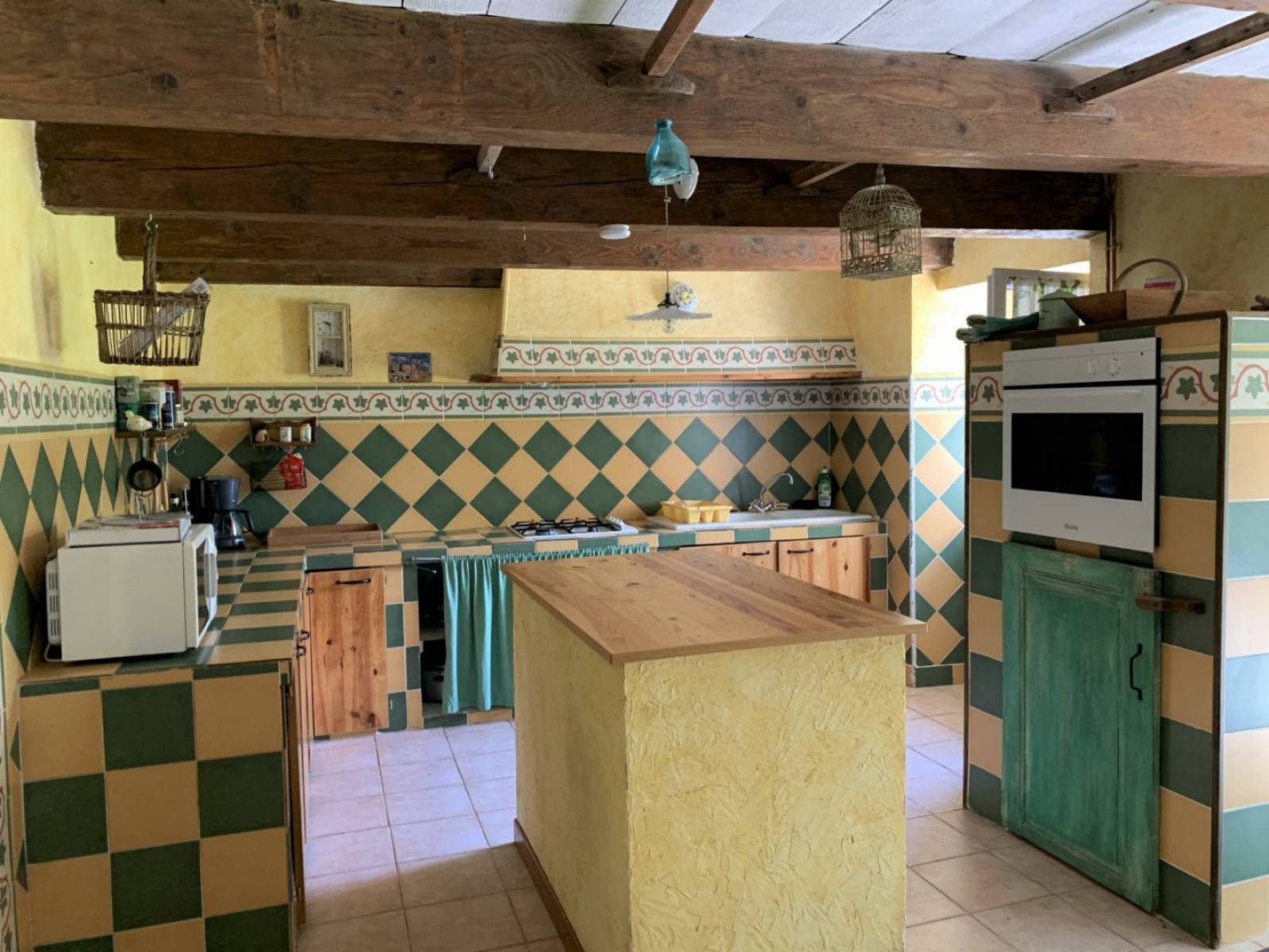 Maison en pierre dans bel environnement à vendre