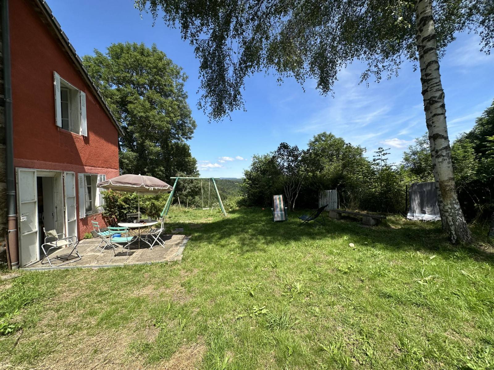 Ferme dans un hameau à rénover aux Vastres