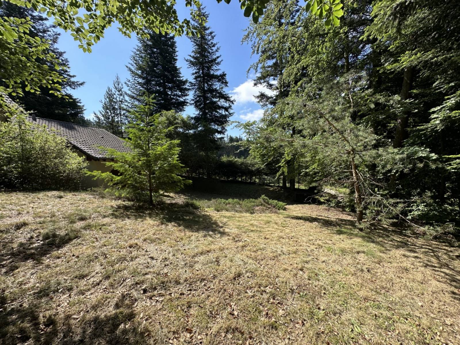 Maison de 2002 sur 2400 m² de terrain sur la commune du Chambon sur Lignon