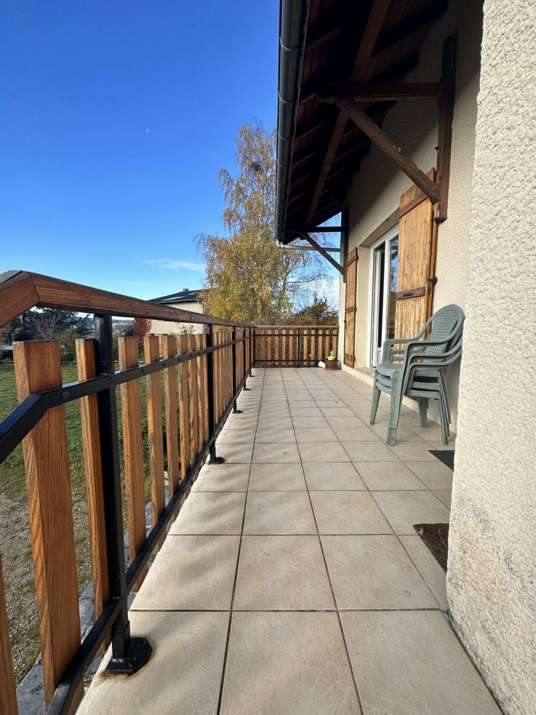 Maison à rafraichir avec dépendances, proche du village de Tence