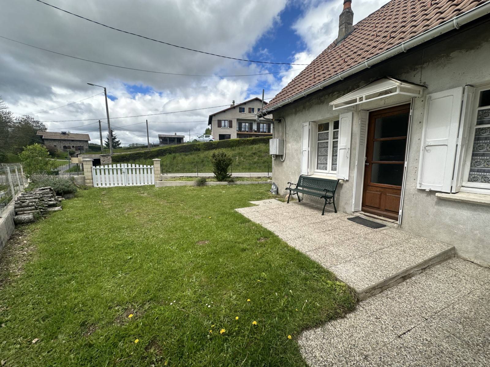 Maison à rénover avec jardin et garage à Saint Agrève