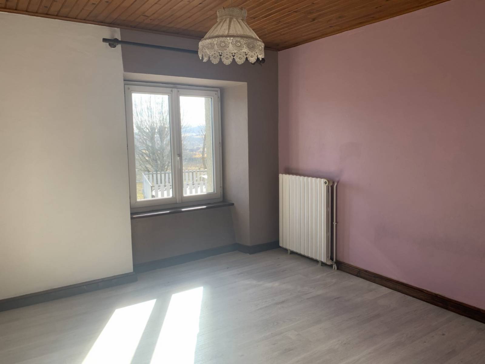 Maison mitoyenne avec jardin et dépendance en campagne du Mazet Saint Voy