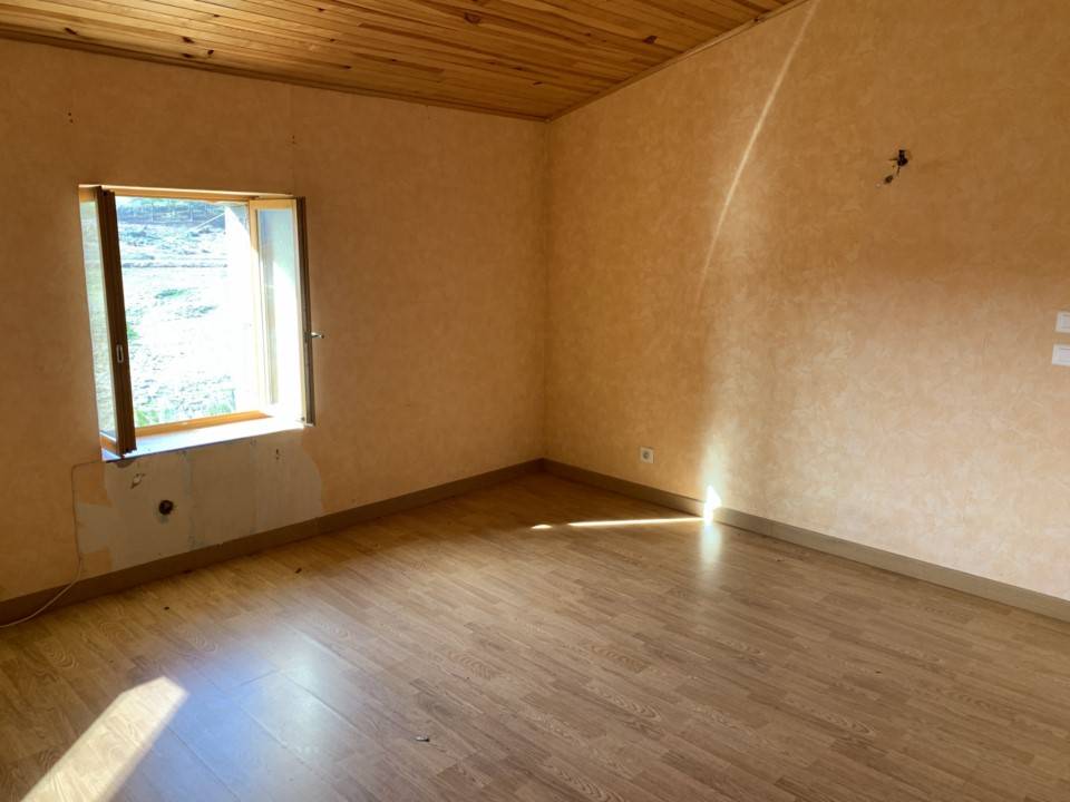 A vendre ferme avec hectare