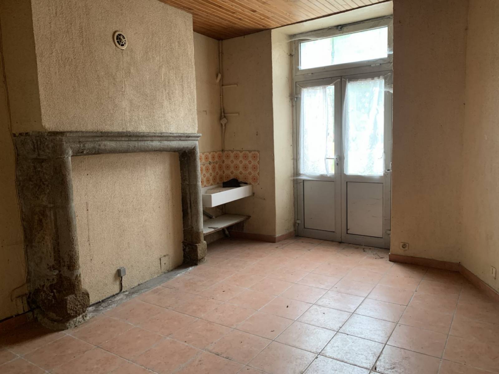 Immeuble à rénover au centre du village de Saint Agrève