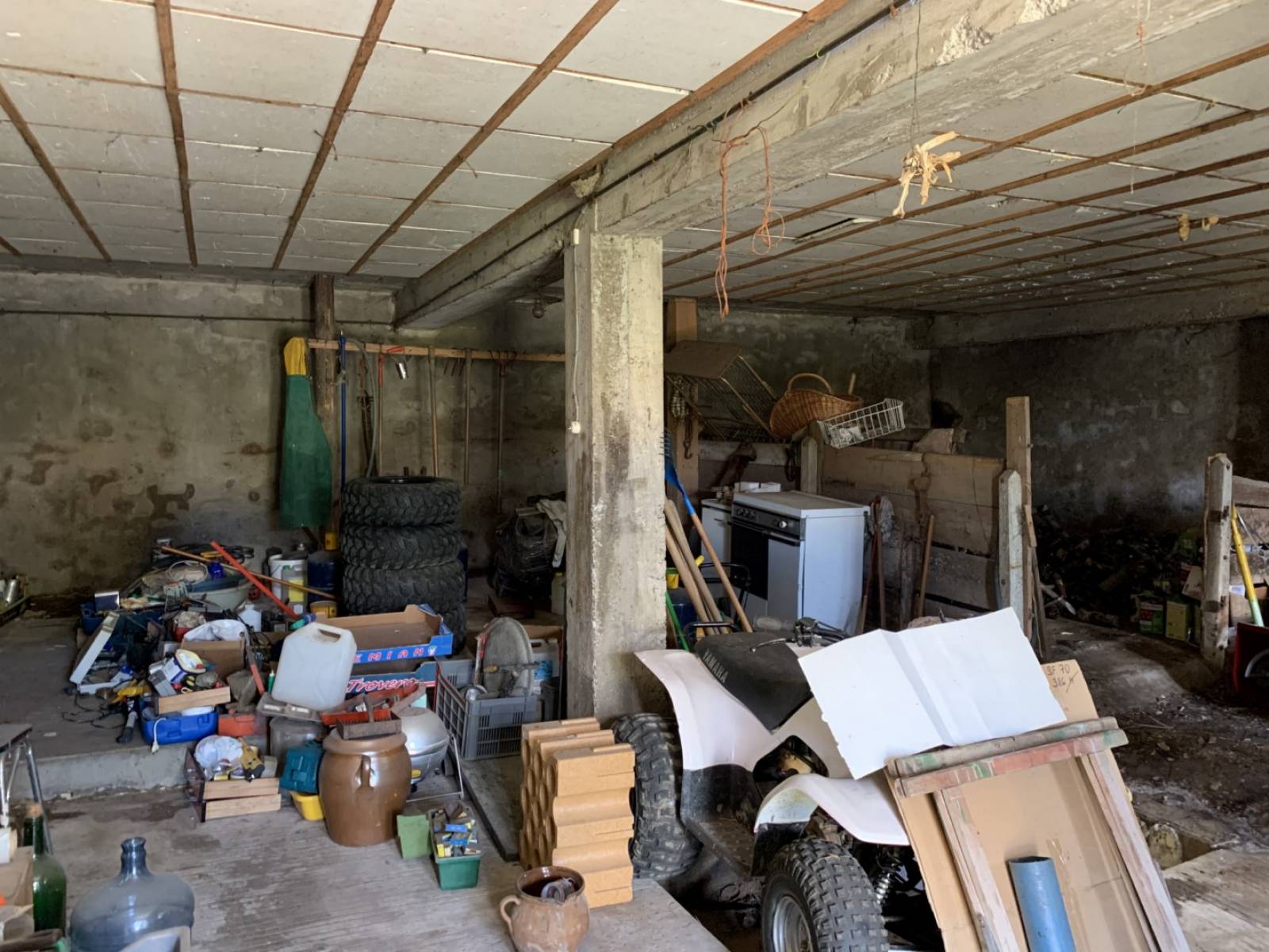 A vendre ferme en pierre avec travaux