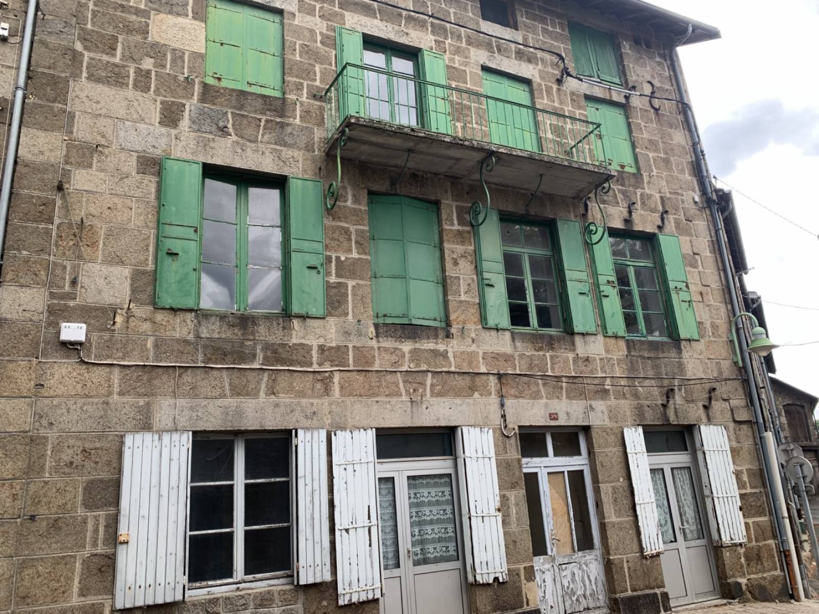 Immeuble à rénover au centre du village de Saint Agrève