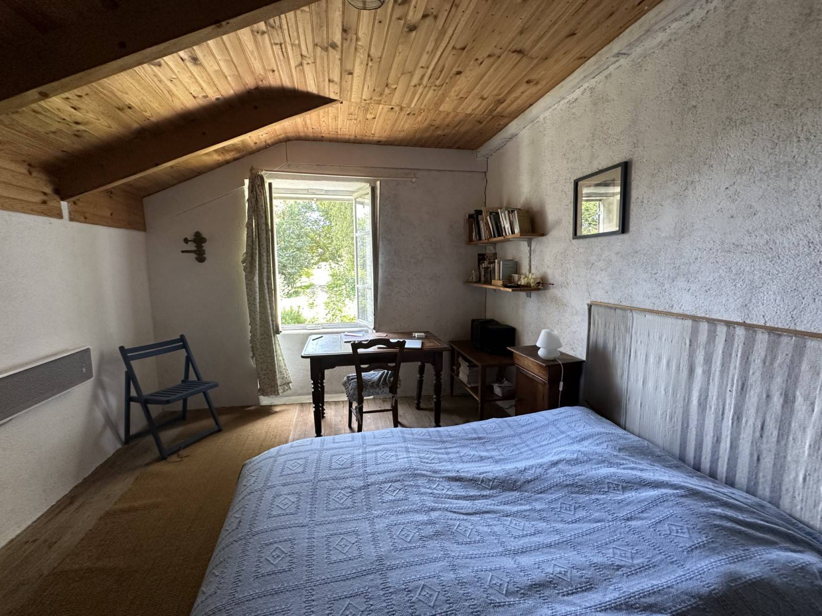 Ferme dans un hameau à rénover aux Vastres