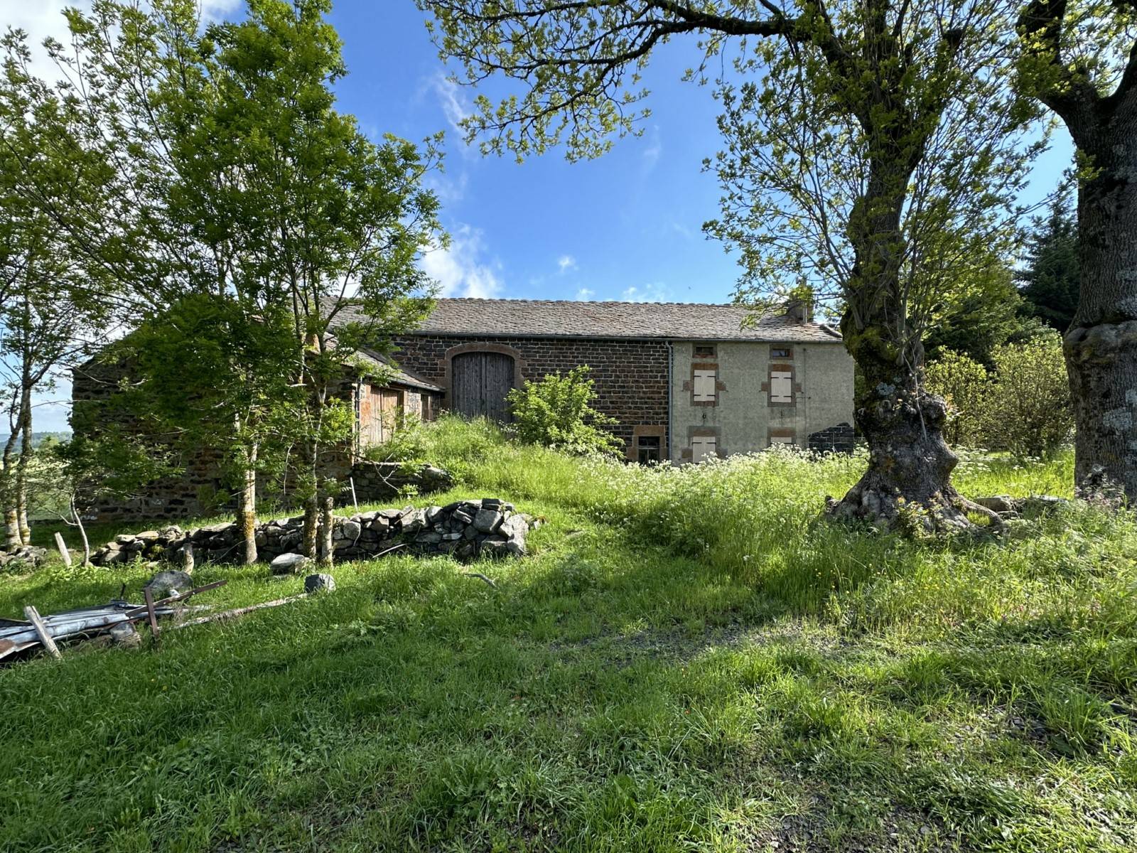 Ferme à rénover sur plus d'1,7 Ha à Araules