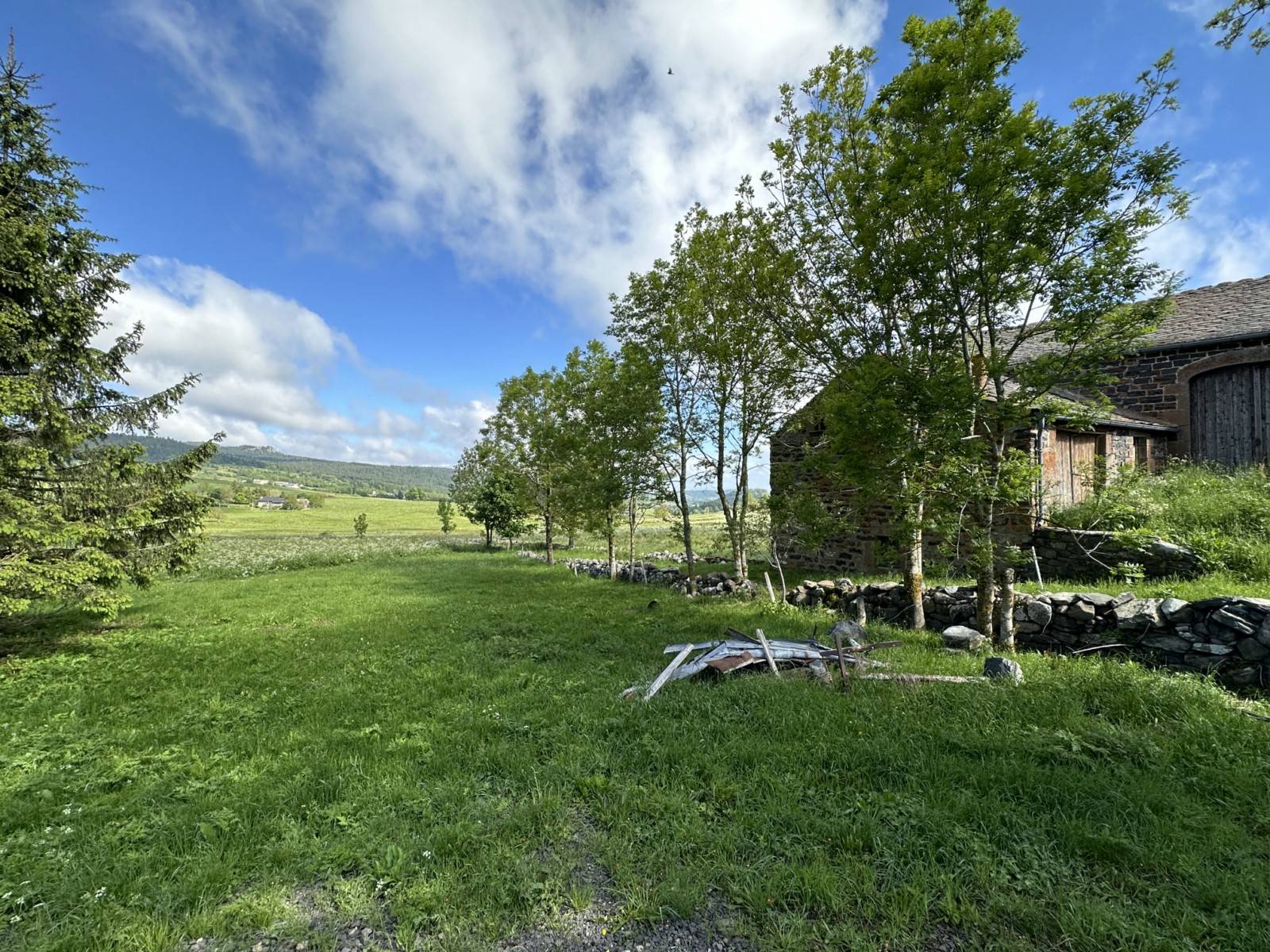 Ferme à rénover sur plus d'1,7 Ha à Araules