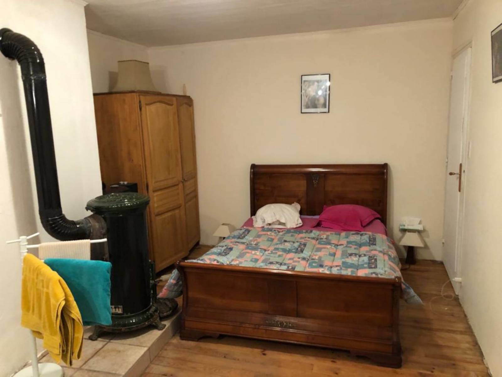 Ferme mitoyenne dans hameau aux Vastres