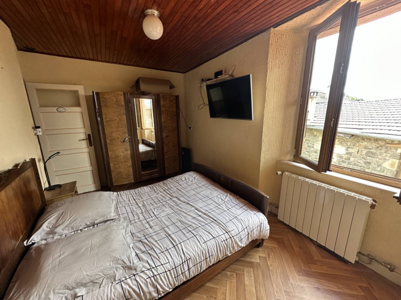 Charmante maison en pierre avec terrasse sur la commune de Rochepaule