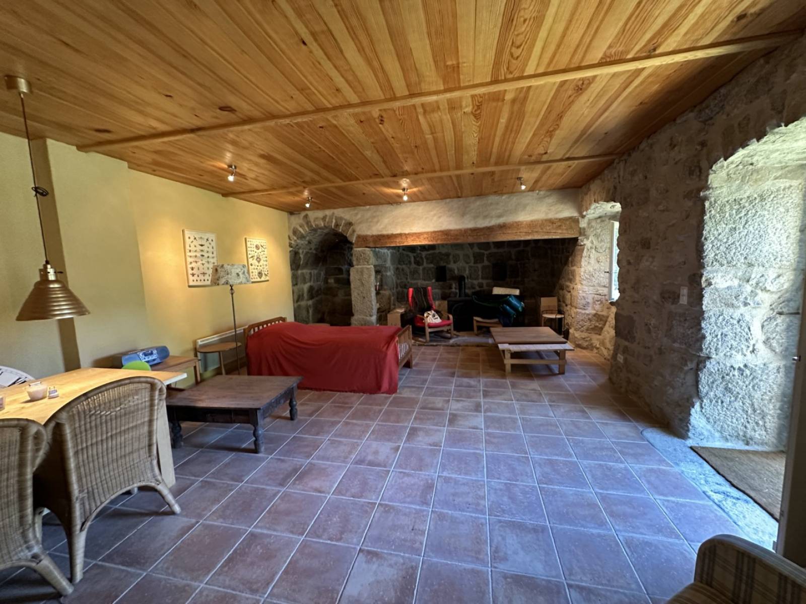 Hameau isolé proche du Golf du Chambon sur Lignon sur plus de 6 hectares