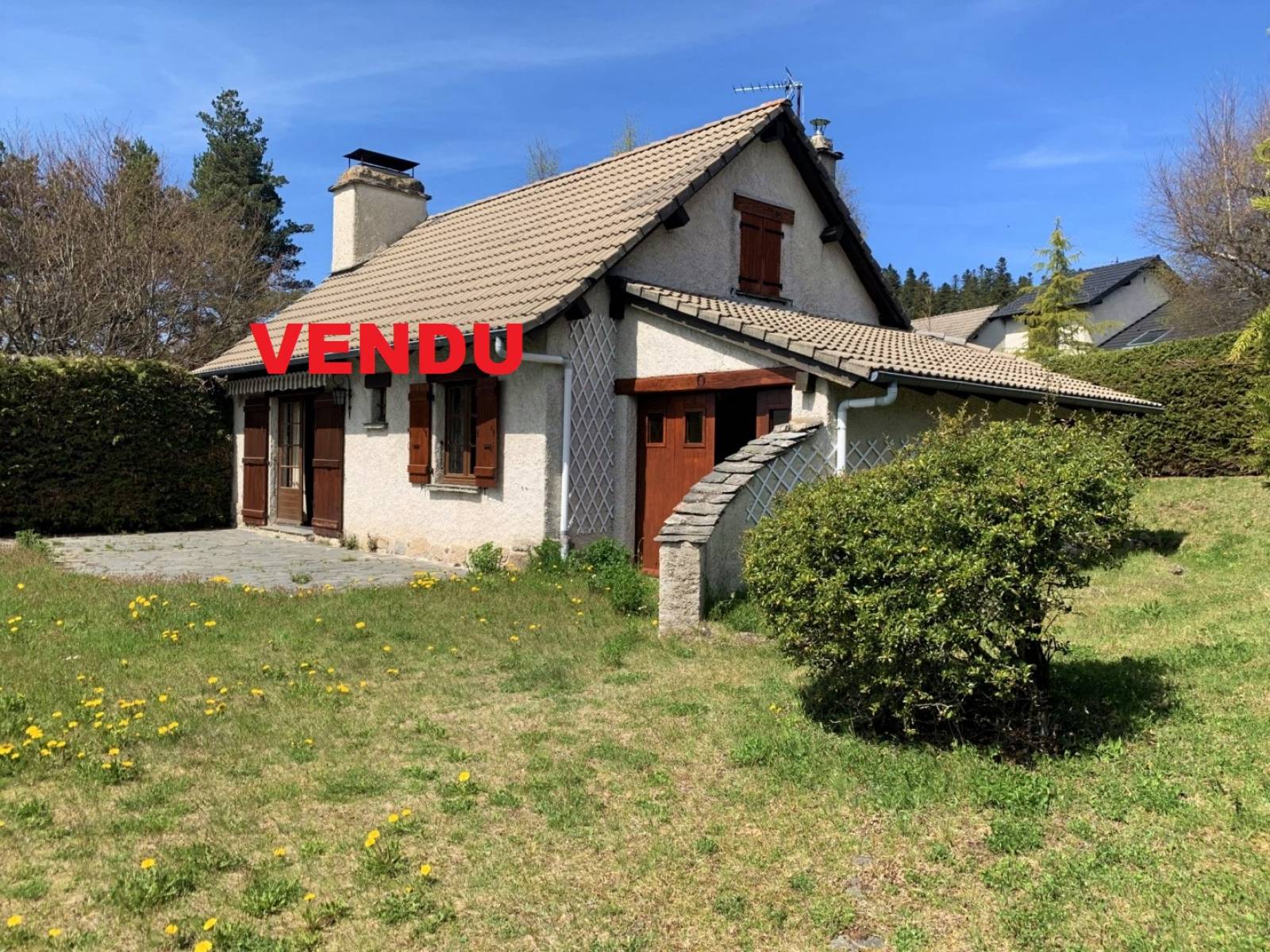 Petite maison sur joli terrain au Chambon sur Lignon