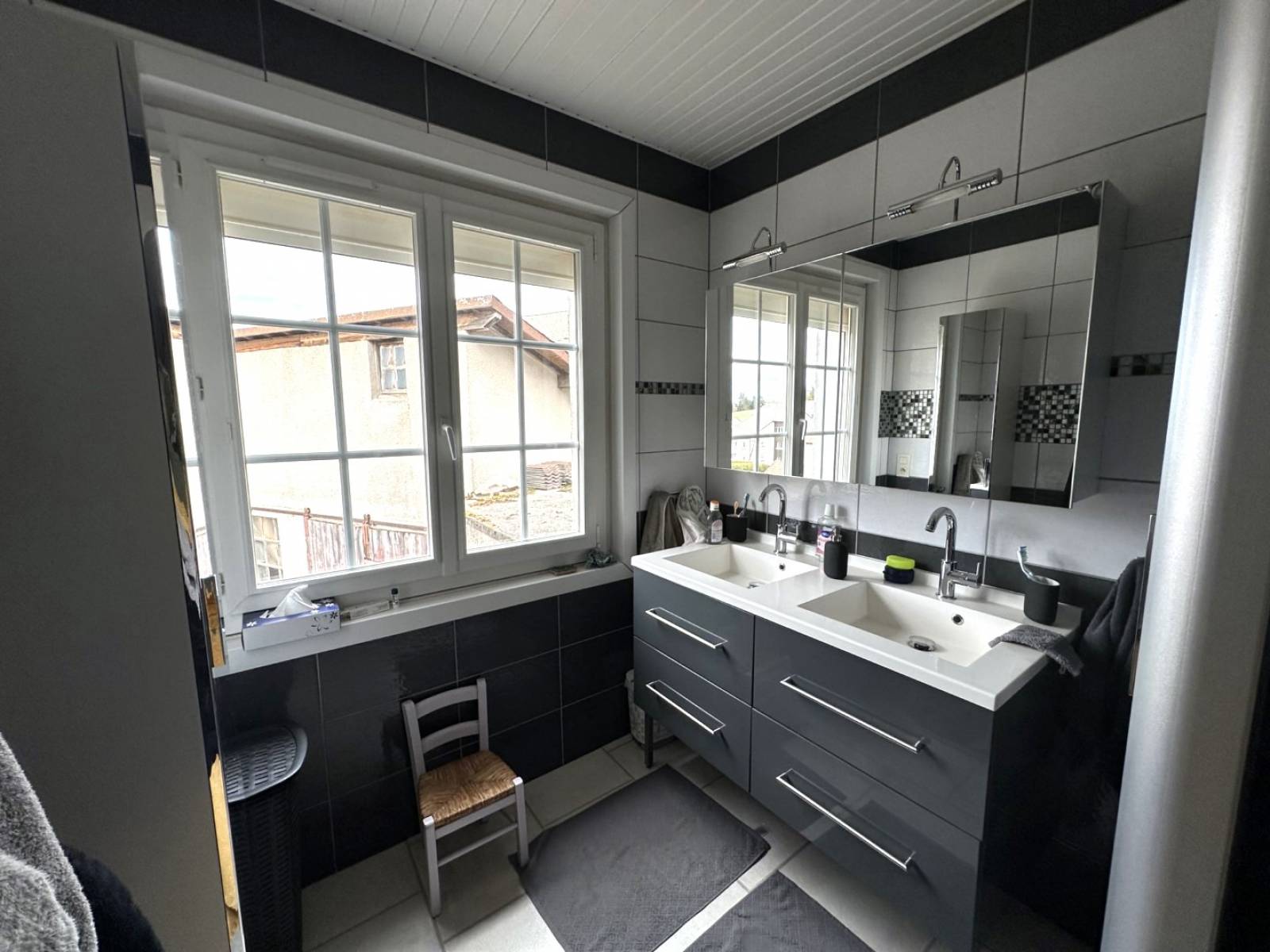 Maison des années 70 rénovée avec dépendances au Mazet Saint Voy