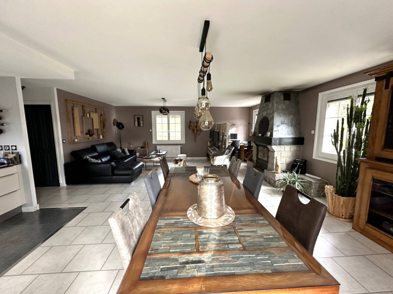 Maison des années 70 rénovée avec dépendances au Mazet Saint Voy