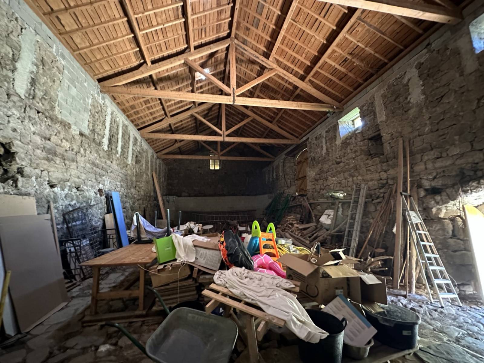 Hameau isolé proche du Golf du Chambon sur Lignon sur plus de 6 hectares