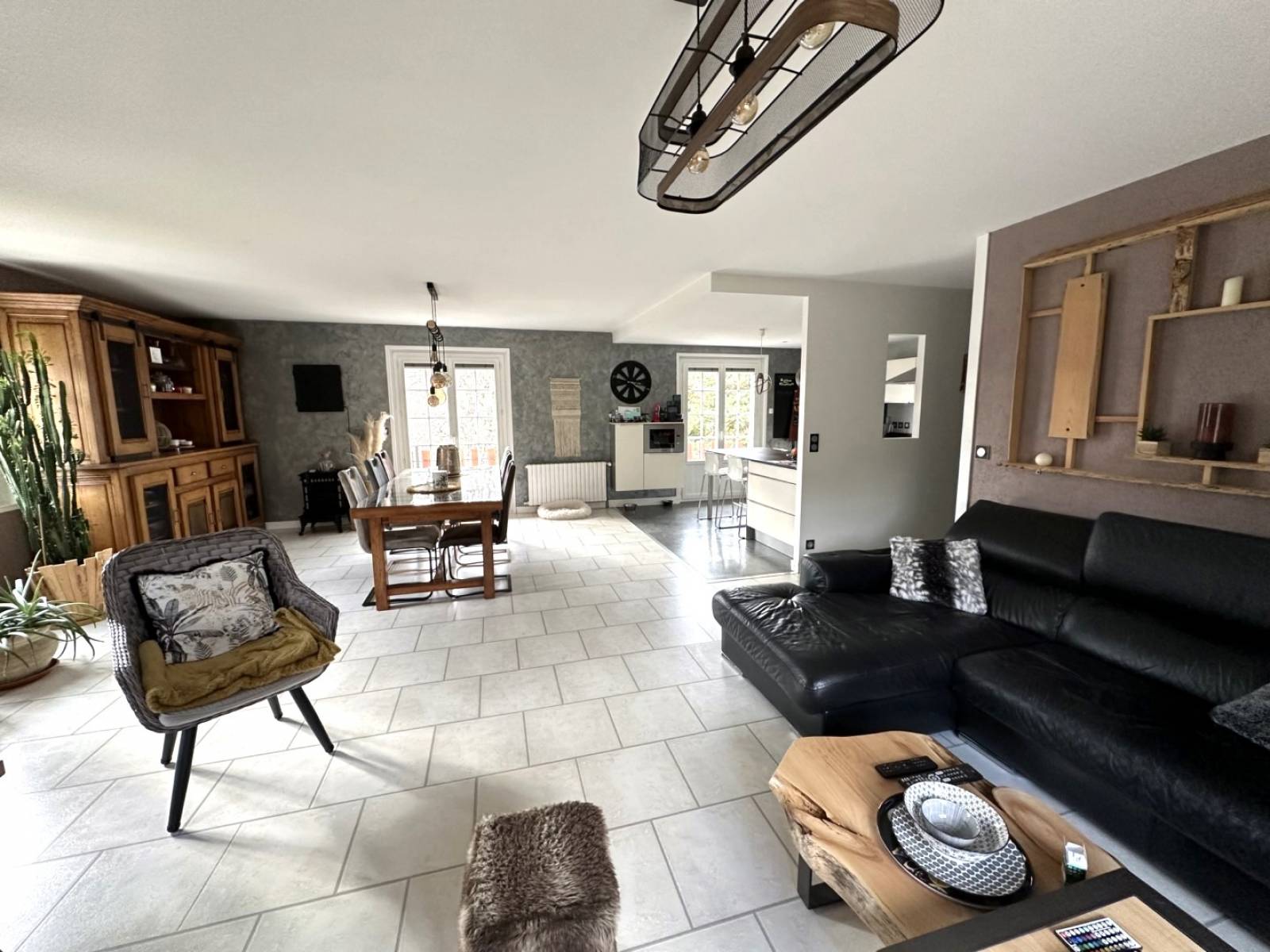 Maison des années 70 rénovée avec dépendances au Mazet Saint Voy