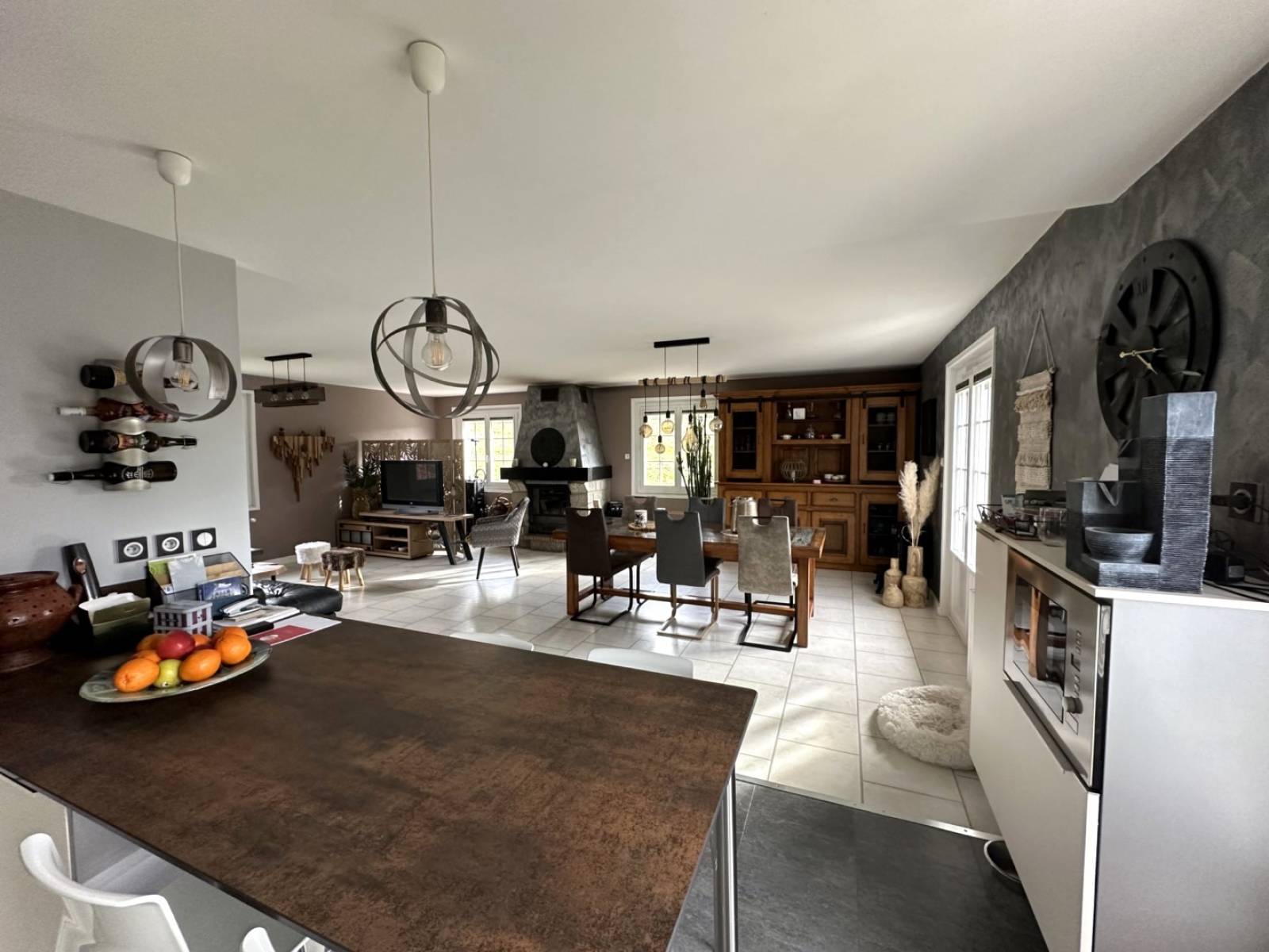 Maison des années 70 rénovée avec dépendances au Mazet Saint Voy