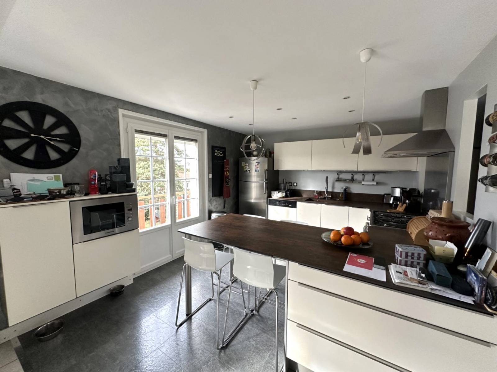 Maison des années 70 rénovée avec dépendances au Mazet Saint Voy