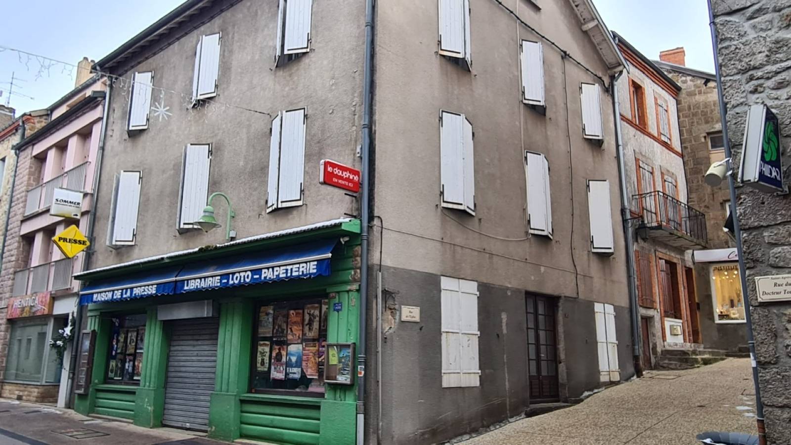 Immeuble à rénover au centre du village de Saint Agrève