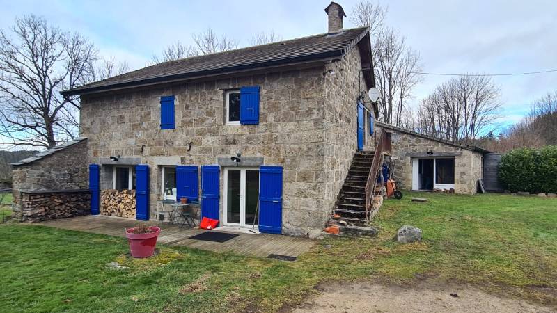 Ferme sur 1200 m² dans hameau au Chambon sur Lignon