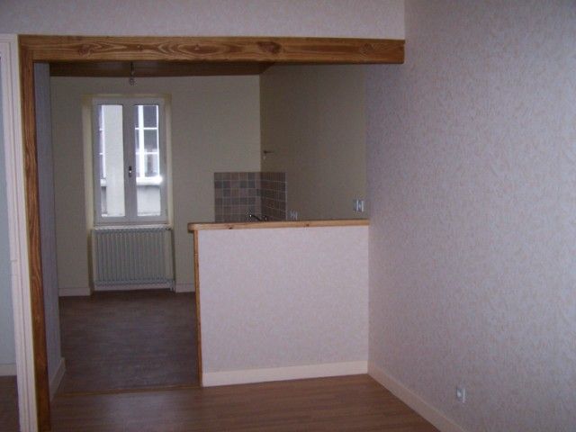 Appartement T4 Le Chambon sur Lignon 3 chambres. Chauffage électrique. 1er étage.