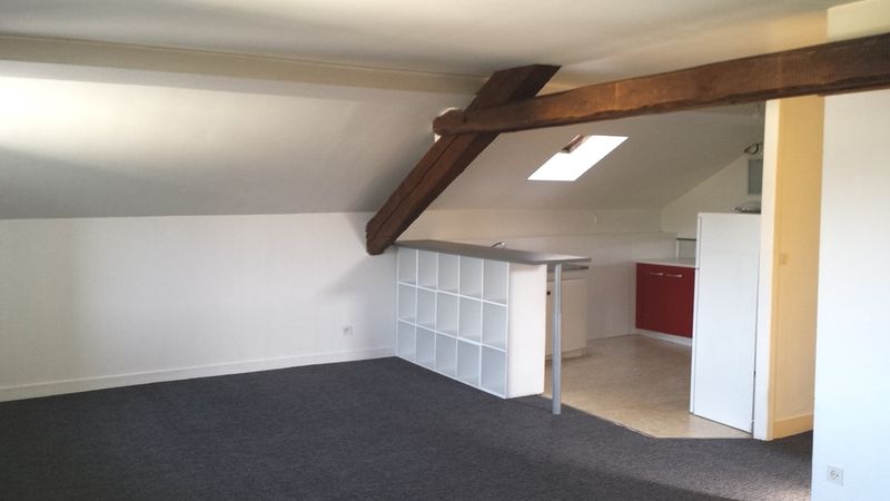 T3 Le Chambon Sur Lignon Belle pièce de vie, sous combles.