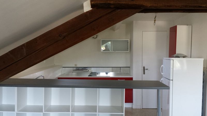 T3 Le Chambon Sur Lignon Belle pièce de vie, sous combles.