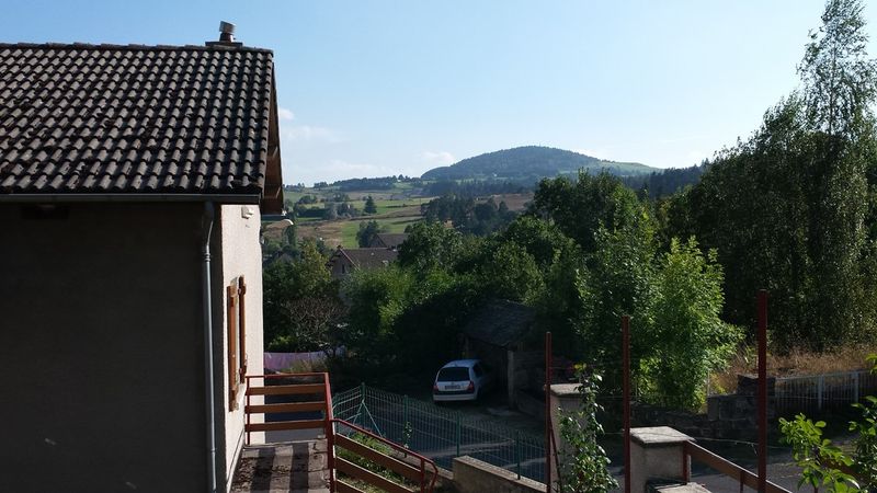 Maison de village Le Mazet St Voy 2 appartements. Centre village. Proximité immédiate commerces.