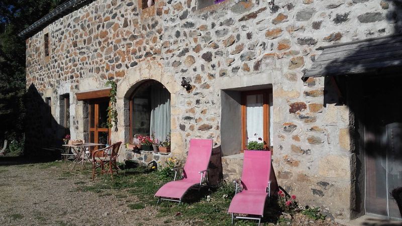 Ferme rénovée partiellement 07310