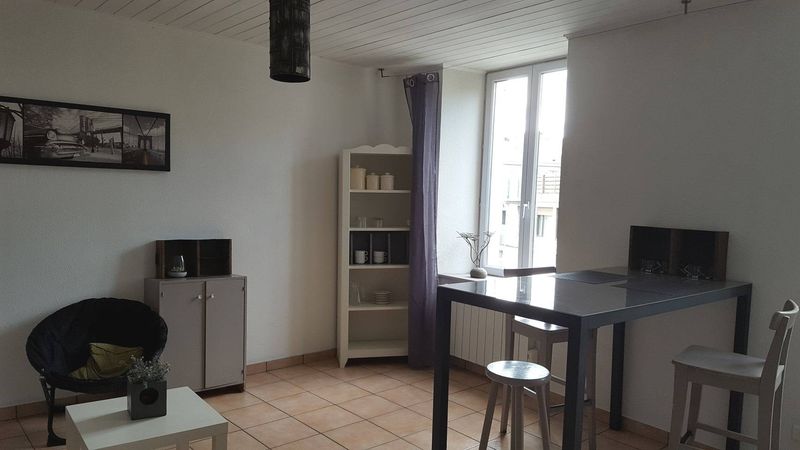 T2 Le Chambon sur Lignon centre Lumineux. 1er étage