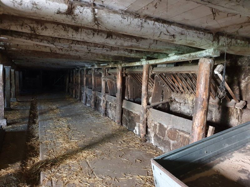Ferme à rénover Saint Agrève ensemble de 3 bâtiments.
