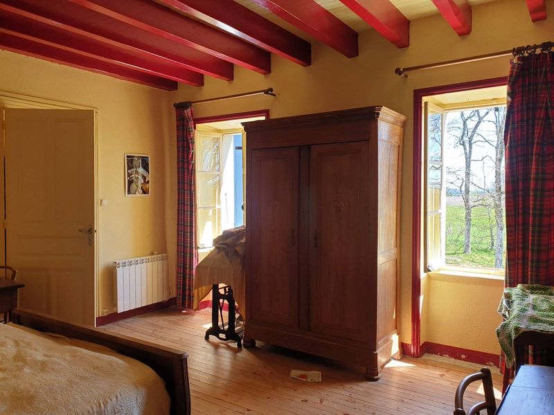 Ferme à rénover Saint Agrève ensemble de 3 bâtiments.