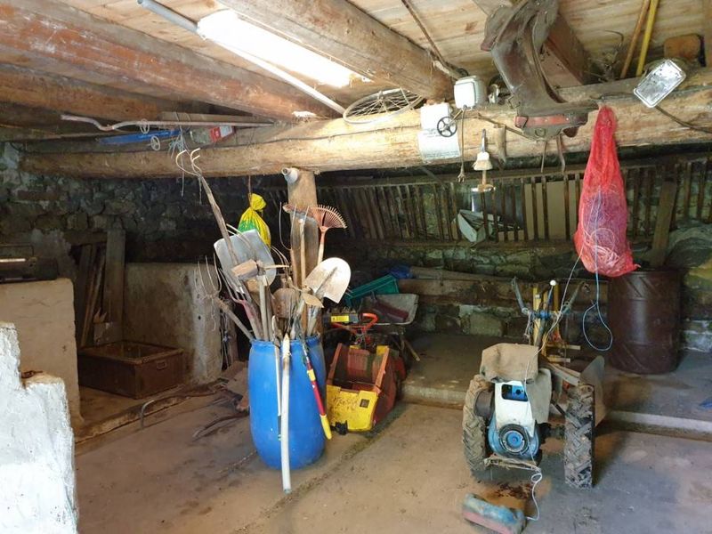 A vendre, ferme avec 7 hectares à Presailles