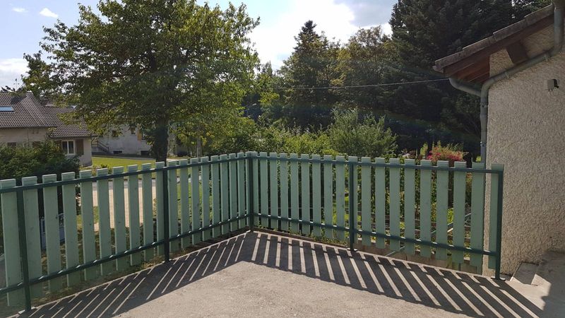 Maison très proche du village, belle terrasse, environnement favorable