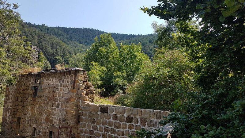 Campagne de St Martial. Ferme de Hameau, avec ruine