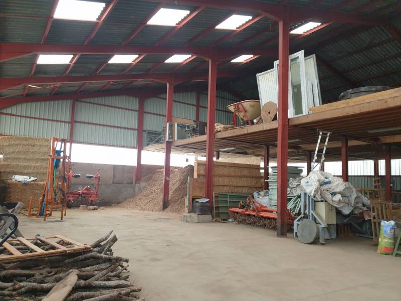 Propriété isolée en pleine nature sur 7.7 hectares avec étang à Araules